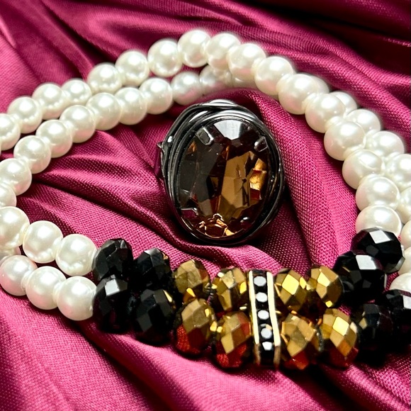 *SET* Elegant Pearl Bracelet with Black & Gold Crystals, With Garnet Ring - Picture 3 of 7